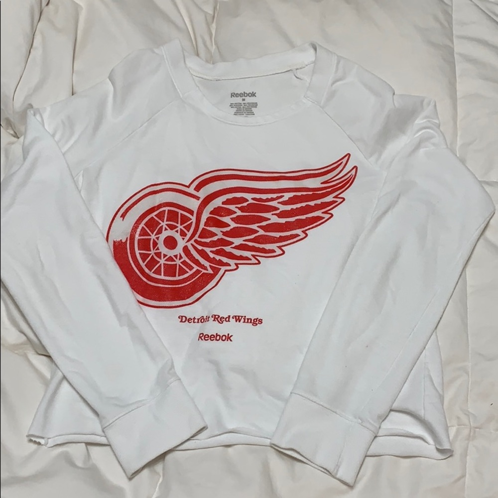 Red wings long sleeve crop top